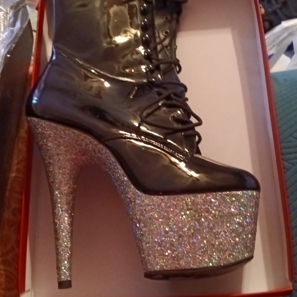 PLEASER BOOT